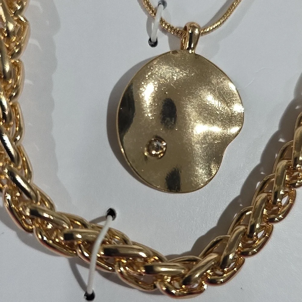 Laundry by Shelli Segal Gold-Tone Necklace & Earrings Set – Elegant Jewelry